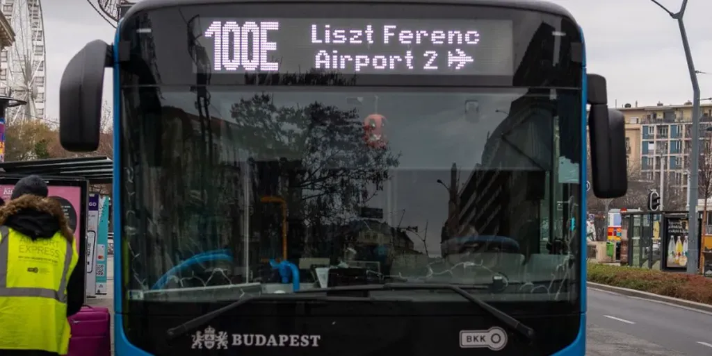 Új reptéri buszjáratot javasol Budára a VEKE, a Főváros azonban kétkedik