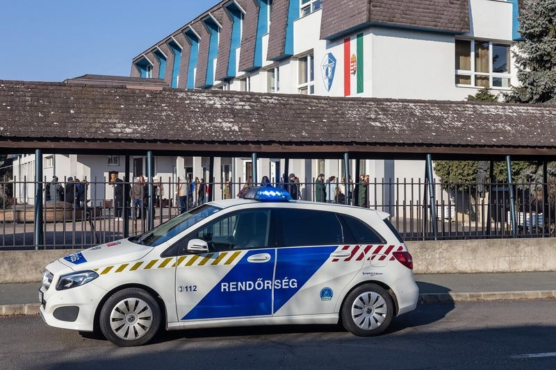 Nagy az Isten állatkertje! Valaki azzal szórakozott Zalaegerszegen, hogy hét iskolát fenyegetett meg bombarobbantással