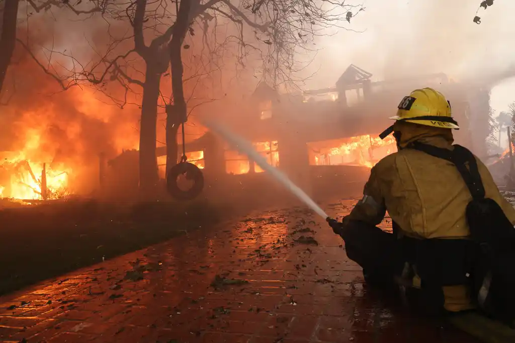 Már 10-re emelkedett a Los Angeles-i tűzvészek halálos áldozatainak száma