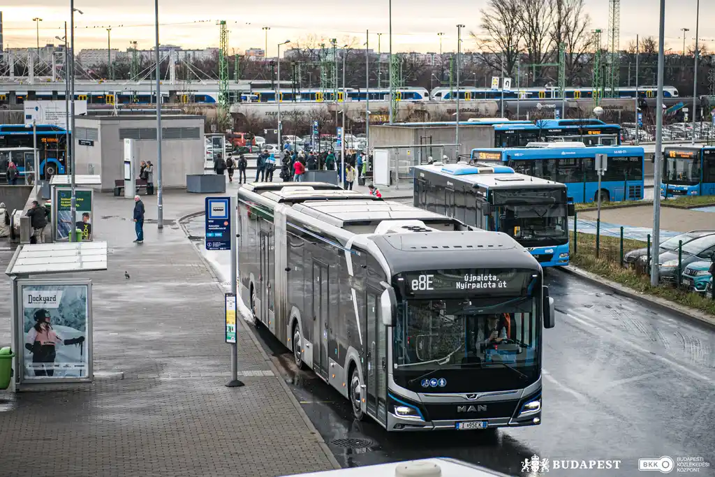 Budapesti havazás: Mely járatokat érinti a terelés?