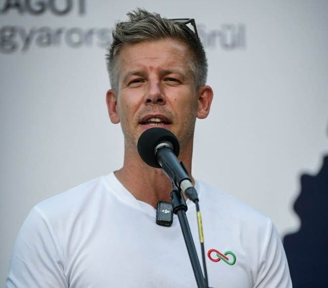 Magyar Péter ellátogatott abba a kórházba, ahol a vajúdó nők helyzete botrányt keltett