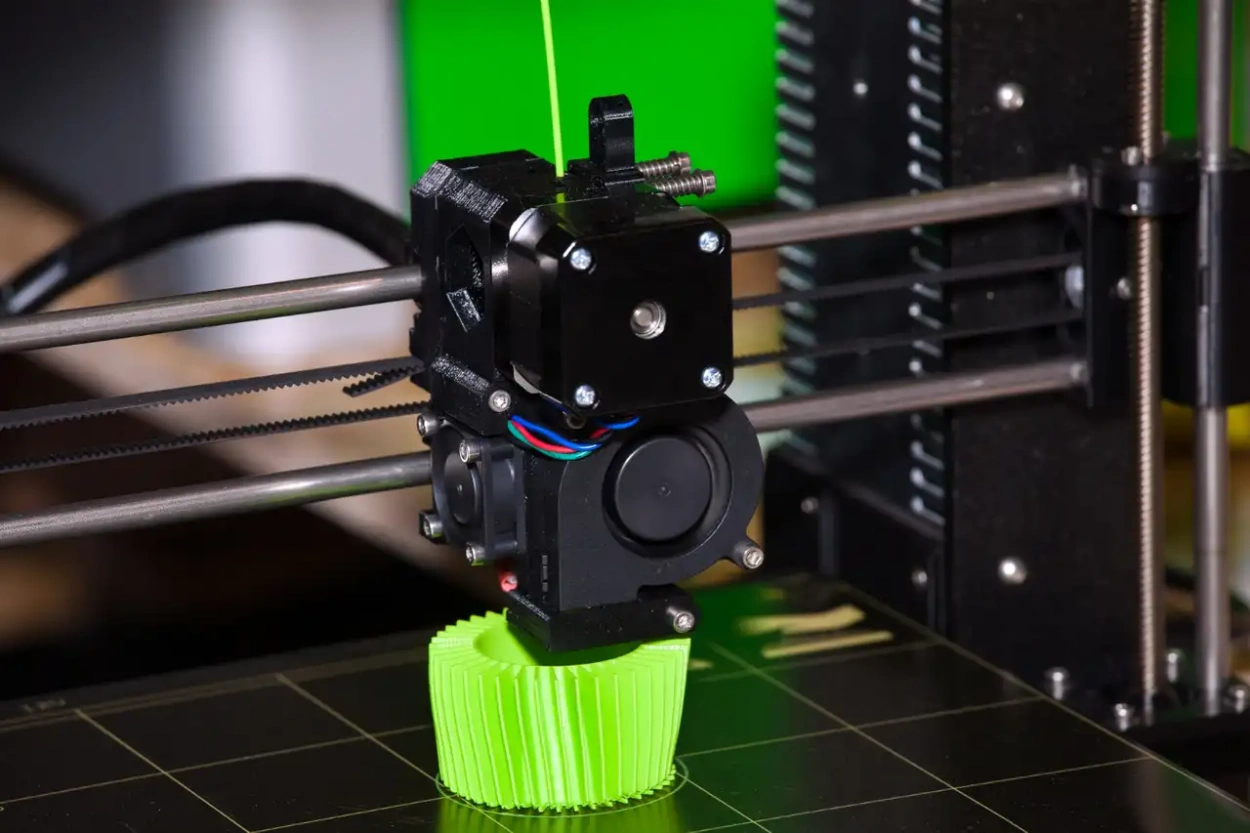 Hogyan lehet 3D nyomtatóval egy iskolát felhúzni?