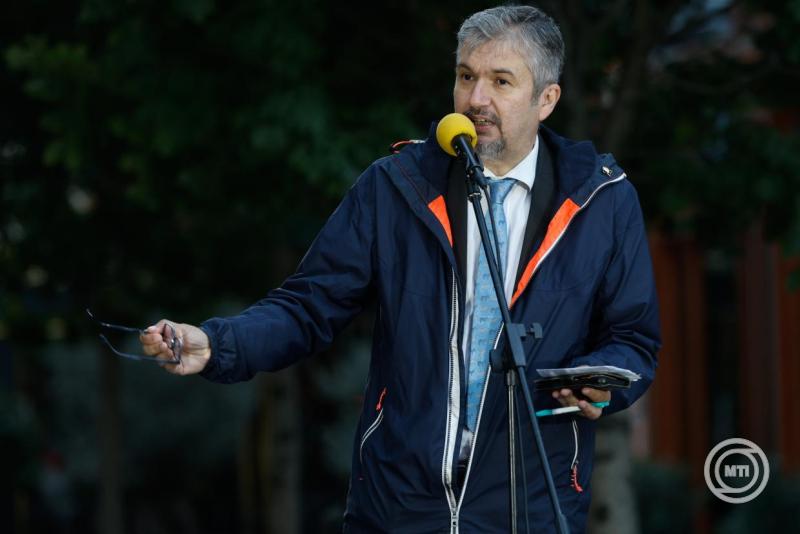 Hadházy újra nekiment a kormánynak az MBH-ügy miatt