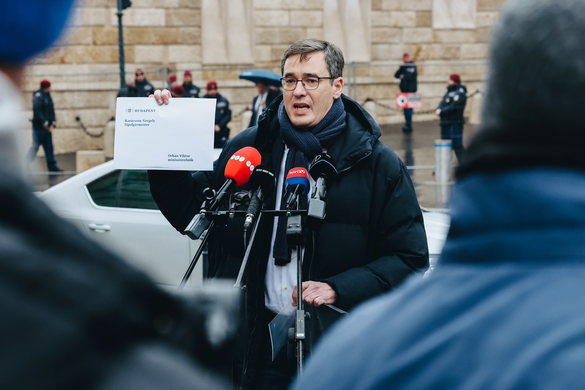 Rendkívüli közgyűlés, rendkívüli helyszínen