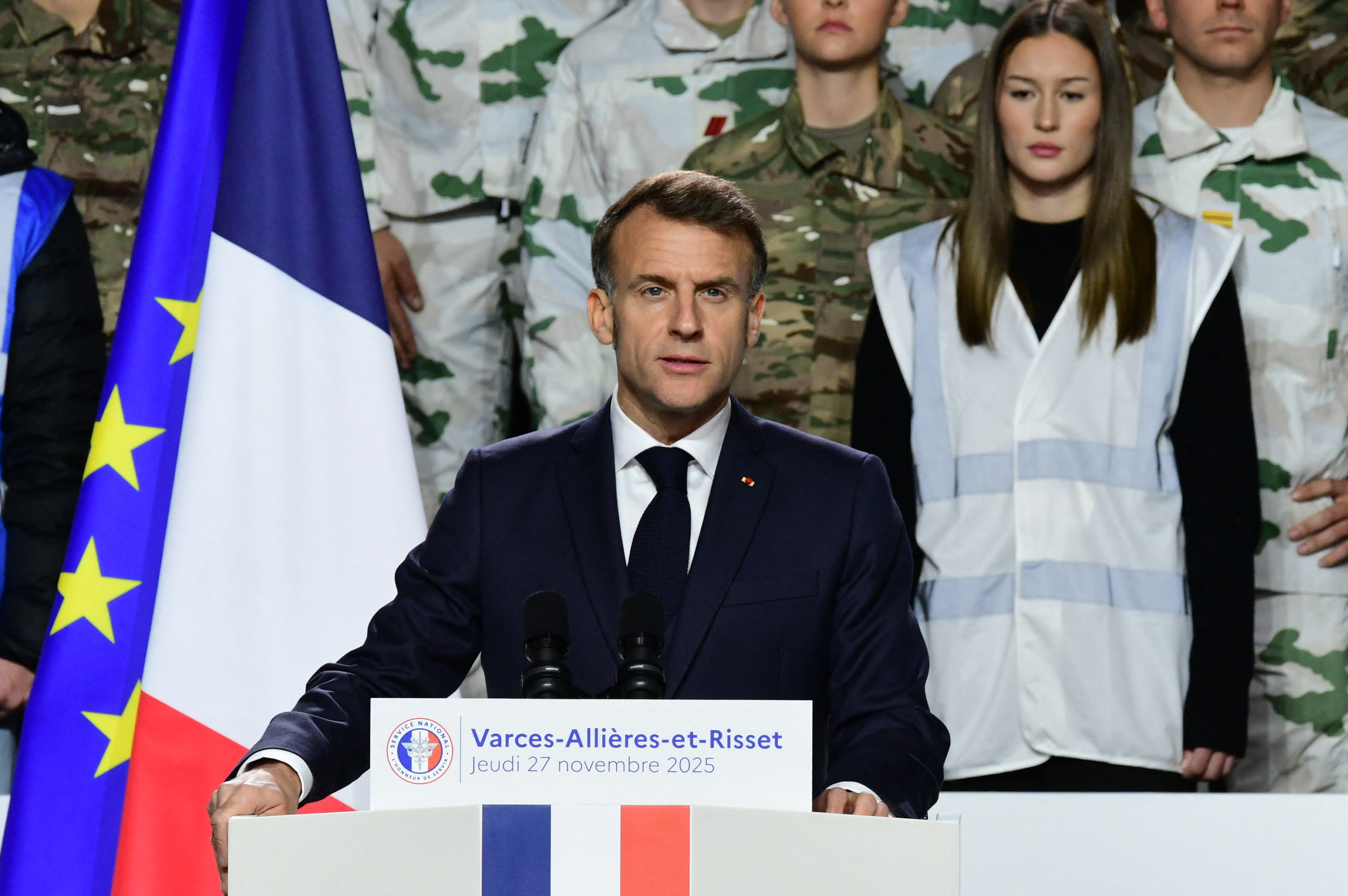 Macron: új katonai szolgálati program indul a fiataloknak