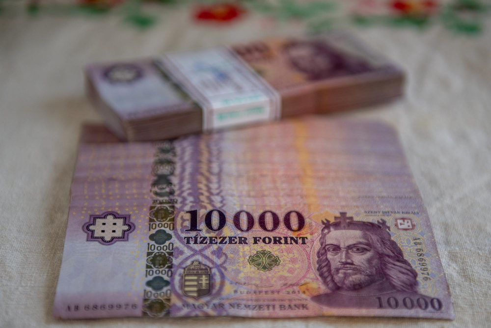 Közel 1100 milliárd közpénz landolhatott NER-közeli magántőkealapokban