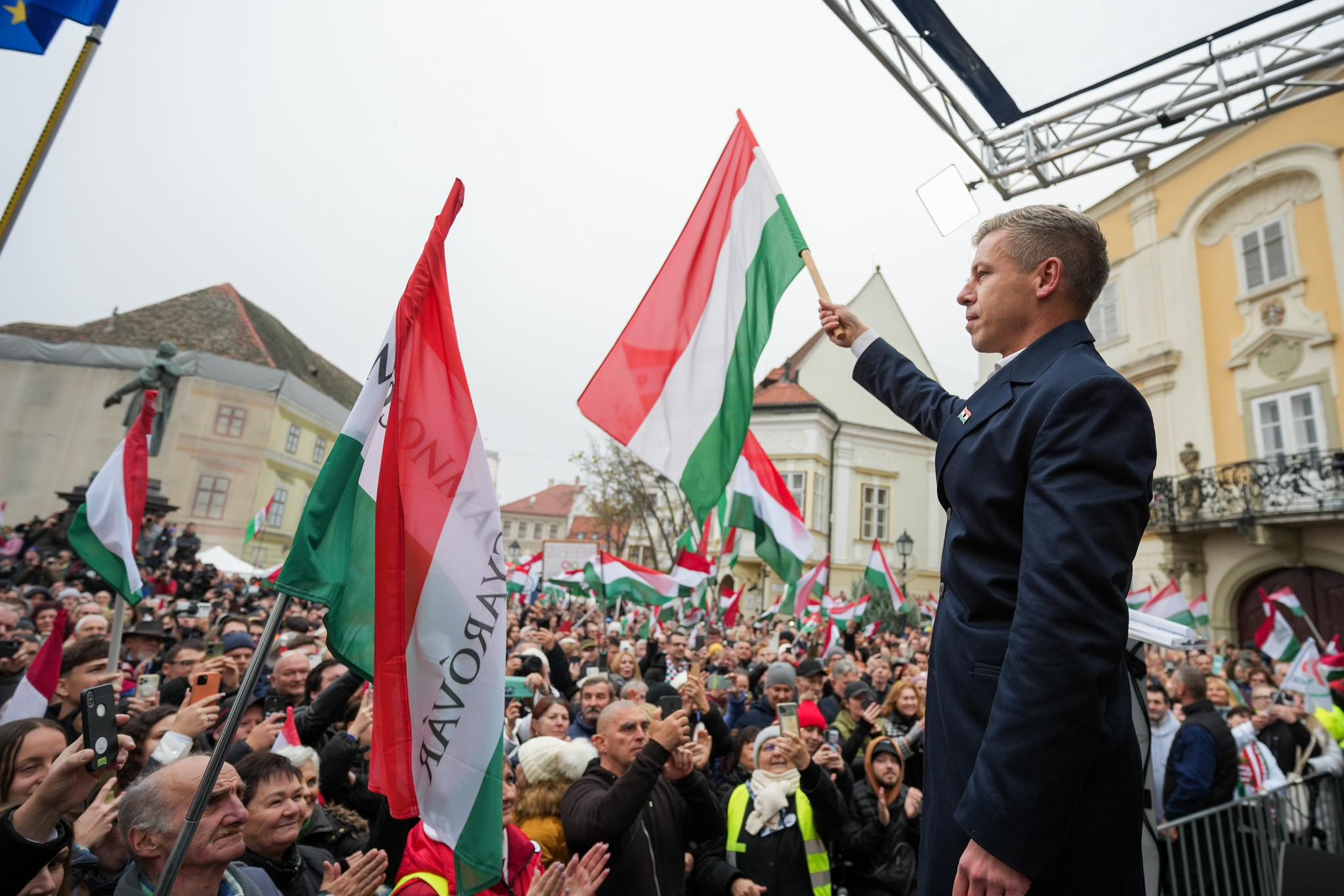 Új bejegyzésében több ügyben is bírálta a kormányt Magyar Péter