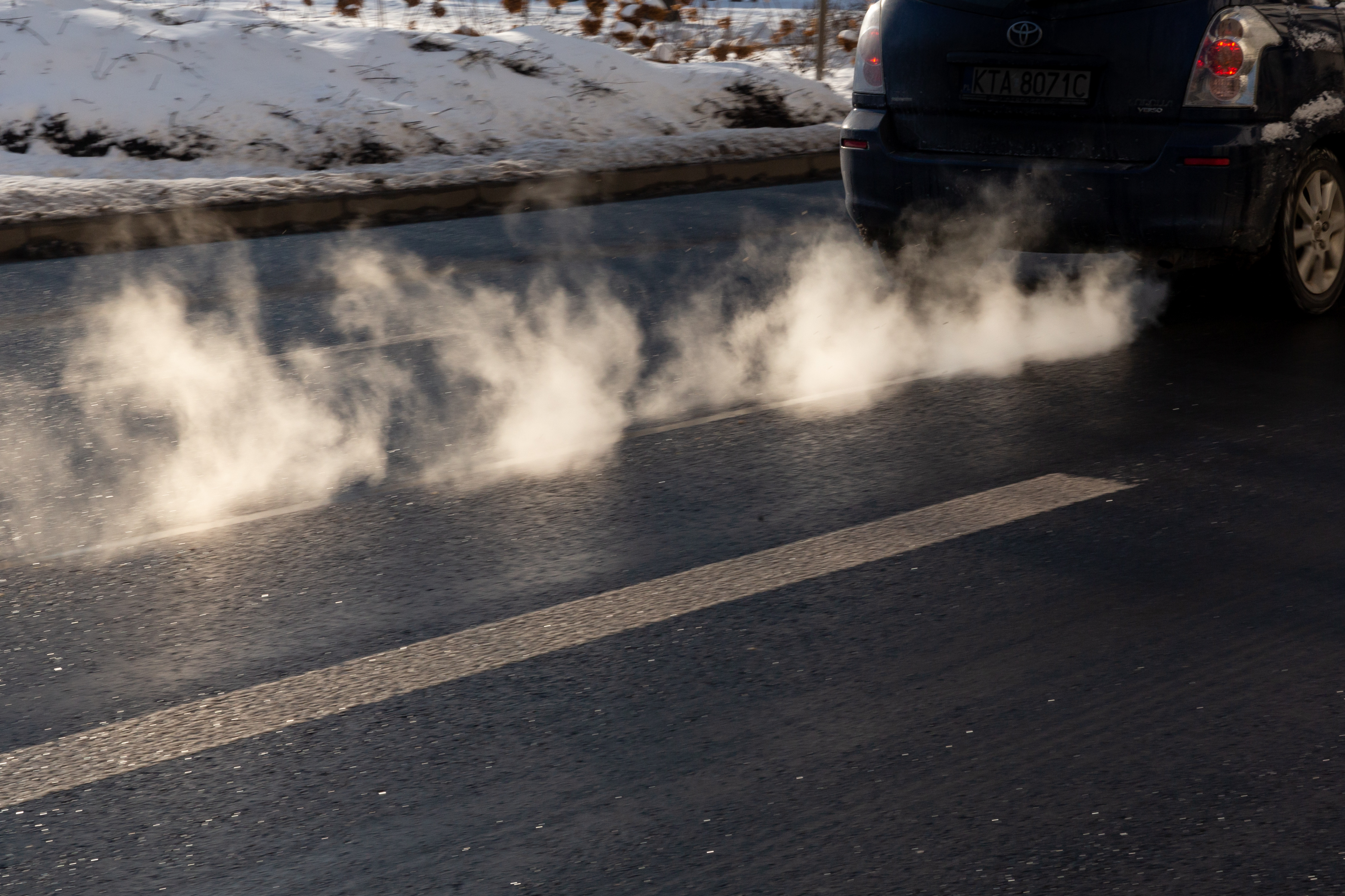 Megállapodott az EU: 2028-tól terjed ki az uniós karbonpiac a házakra és az autókra