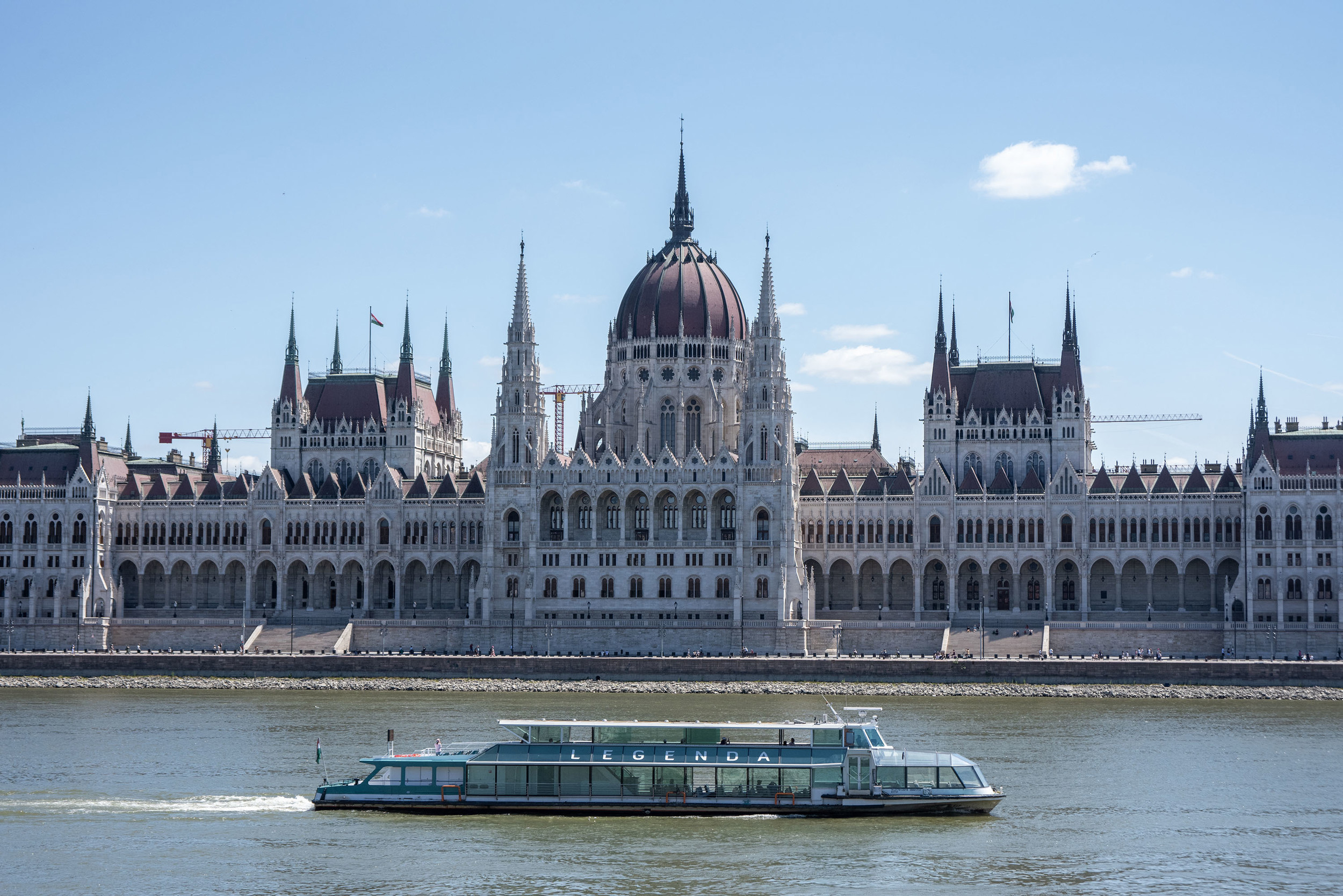 A villamossíneken ért véget az autós üldözés a Parlament előtt