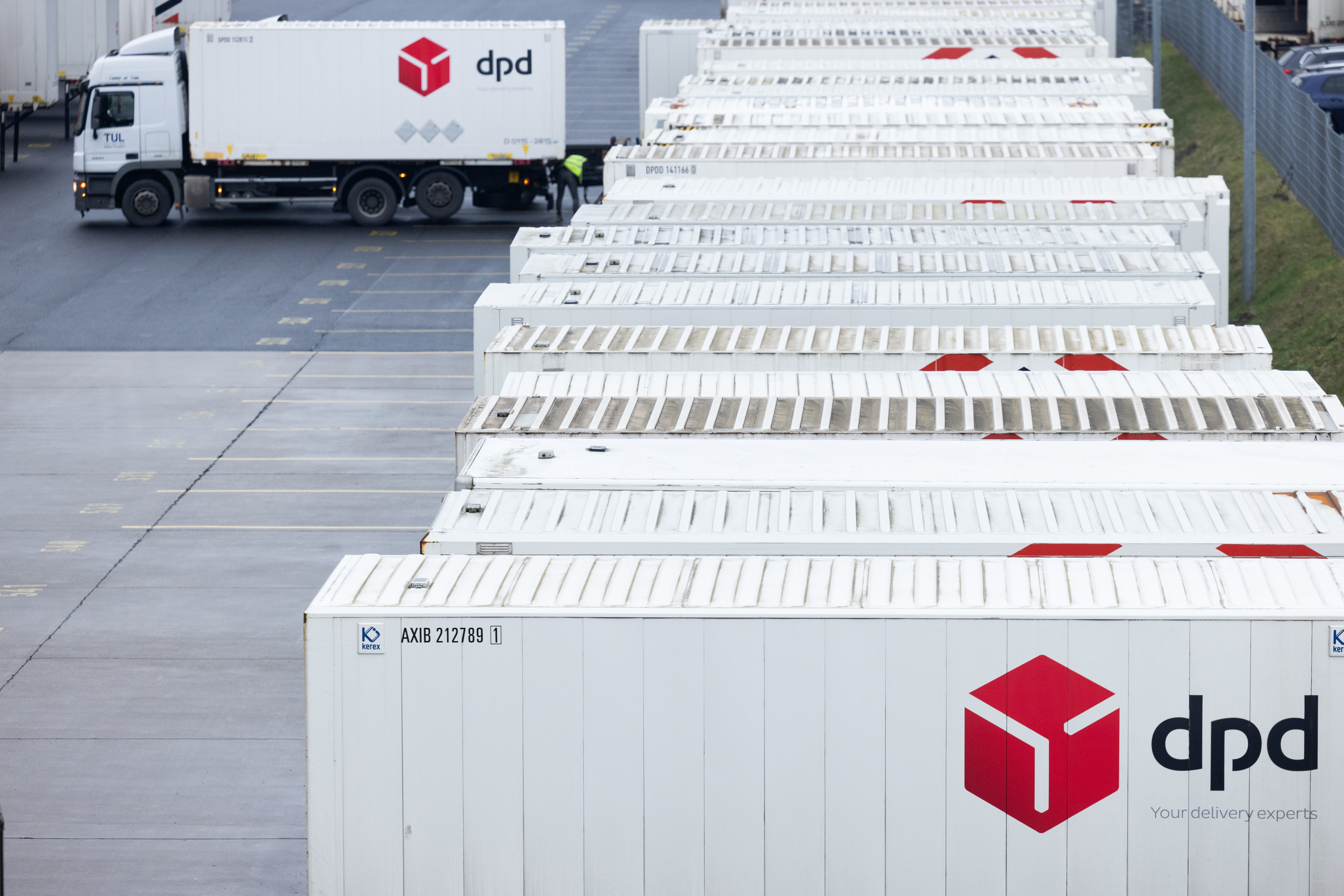 Karácsonyi csomagok százai vesztek el, károsultak ezrei panaszkodnak a DPD-re