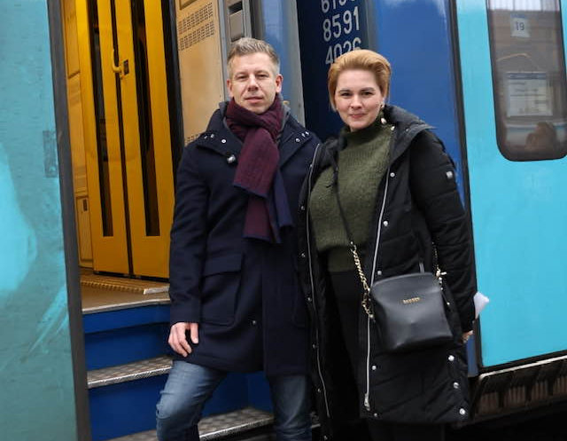 Magyar Péter vonattal indult Szegedre, bocsánatkérésre szólította fel Lázár Jánost