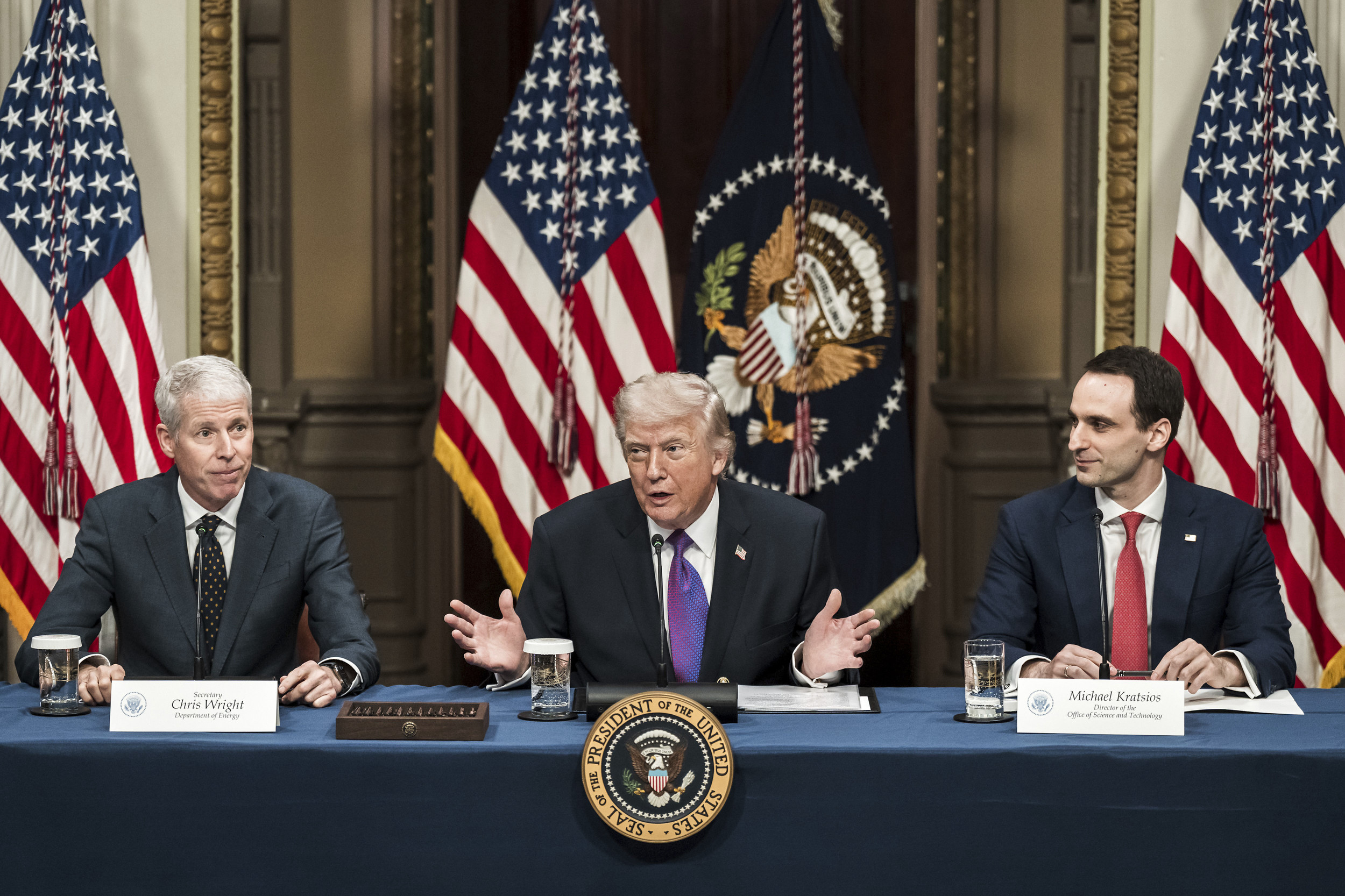 Pánik a tőzsdéken: 114 dollár felett az olaj az iráni háború miatt