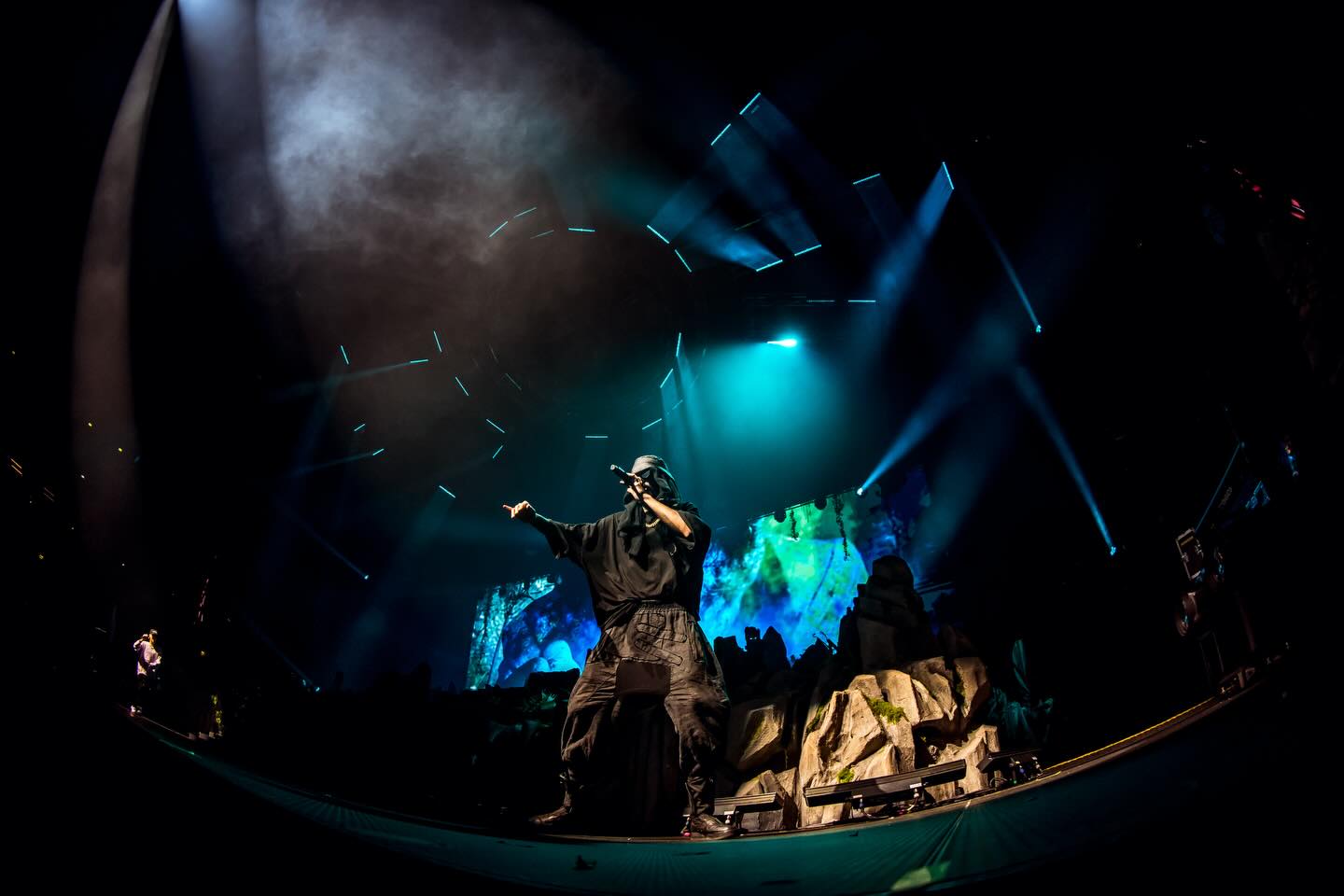 Azahriah is fellép Puzsérék Rendszerbontó Nagykoncertjén a Hősök terén