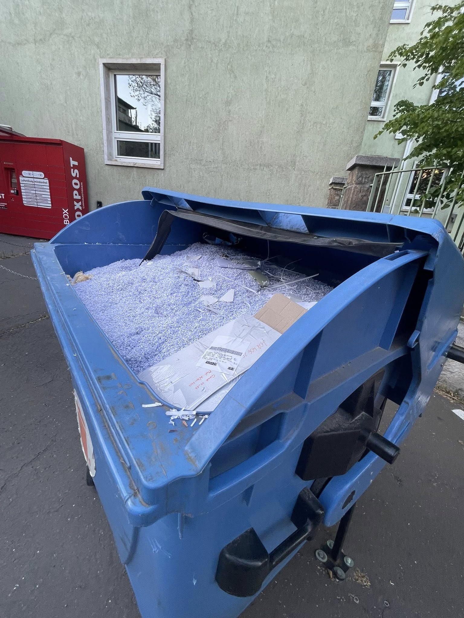 „Nem hiszem el kategória”: Lengyel Tamás ledarált iratokat talált az MTI hátsó bejáratánál