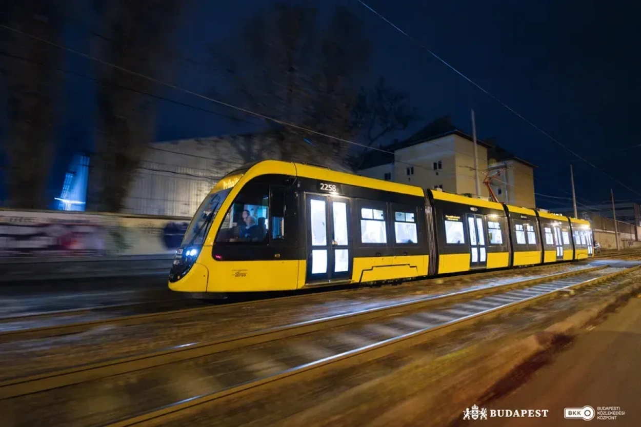 Elkezdődött az új CAF villamos tesztelése Budapesten