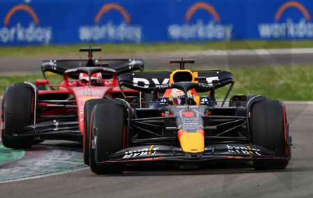  Verstappen nyerte a sprintfutamot, Leclerc növelte az előnyét