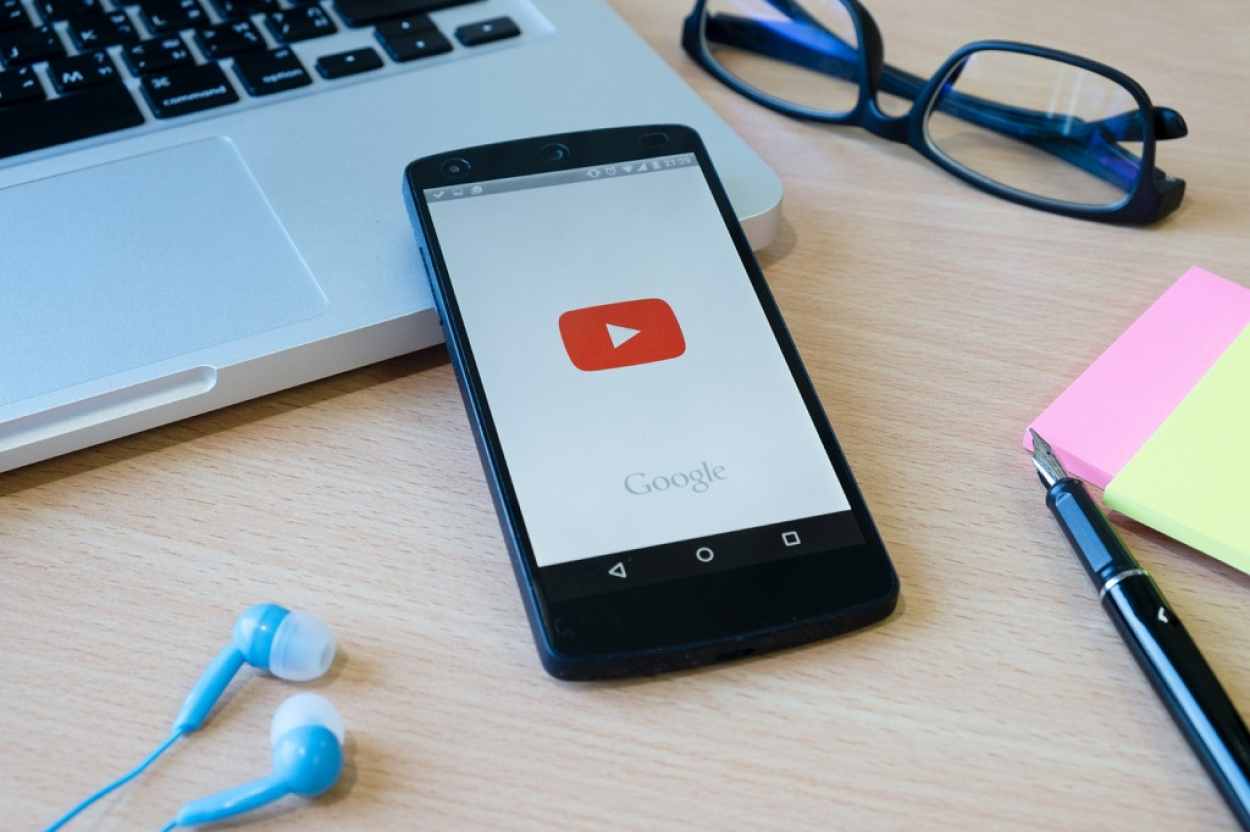 A YouTube átalakítja a tartalommegosztást! Eltörli a történeteket és népszerűsíti a rövidfilmeket