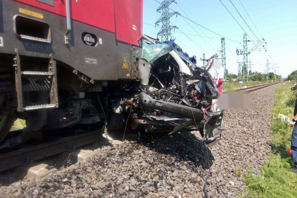 Két halottja van a soproni vasúti átjáróban történt balesetnek