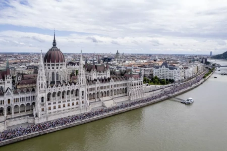  Ki foglalhatja el Brüsszelt? Még vezetnek a kormánypártok, de tovább árad a Tisza