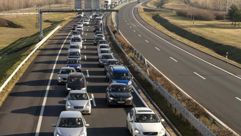 Tömegbaleset az M5-ösön! Hatalmas a káosz a sztrádán!