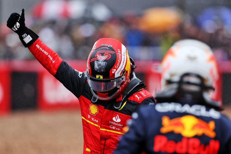 Sainz: parádés időmérővel ünnepelte meg a jubileumi futamát Silverstone-ban