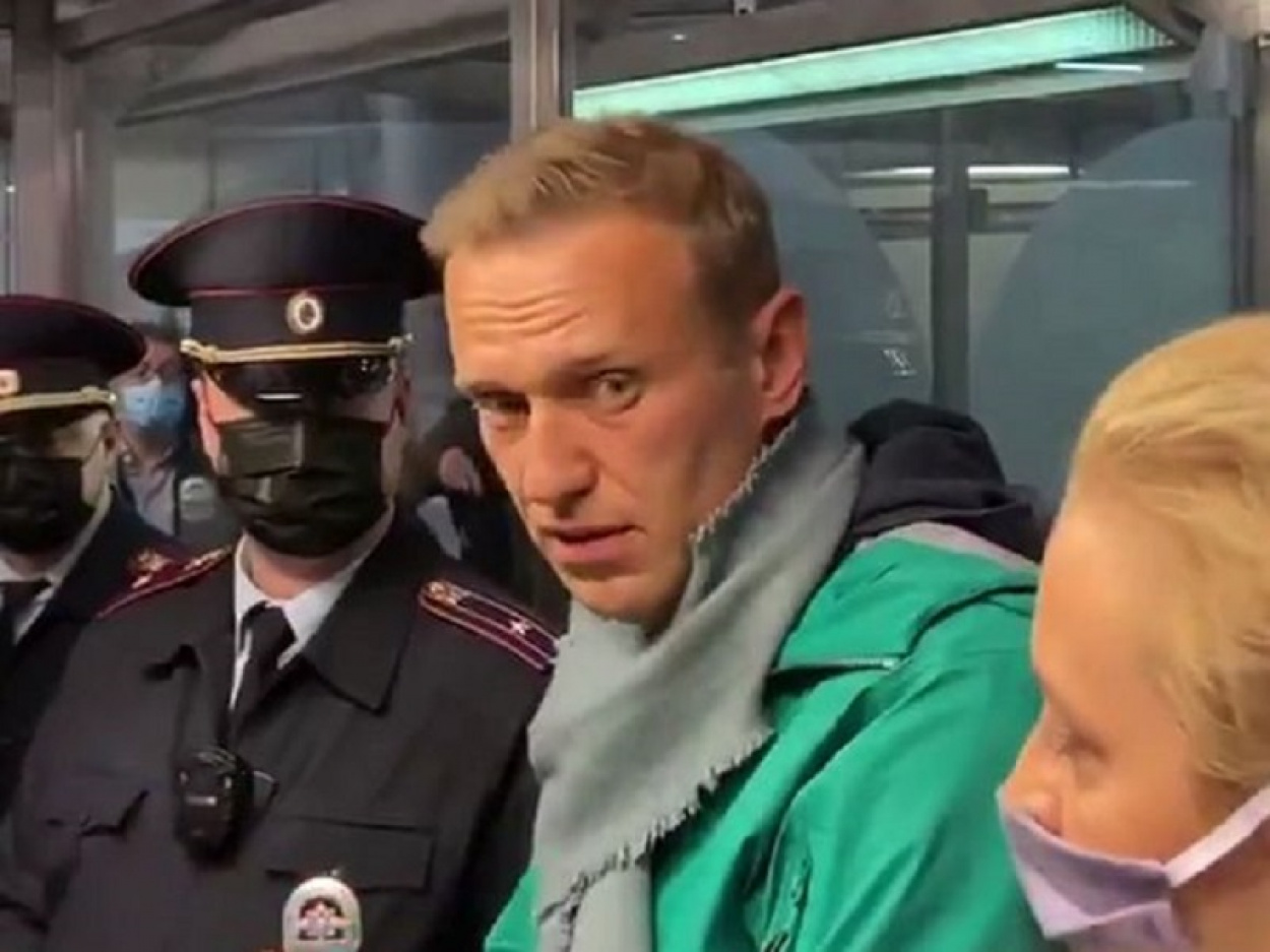 Navalnij fájdalmakra panaszkodik, a hatóságok szerint az állapota kielégítő