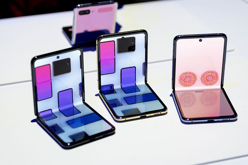 Még várhatunk a hajtogatható iPhone-ra
