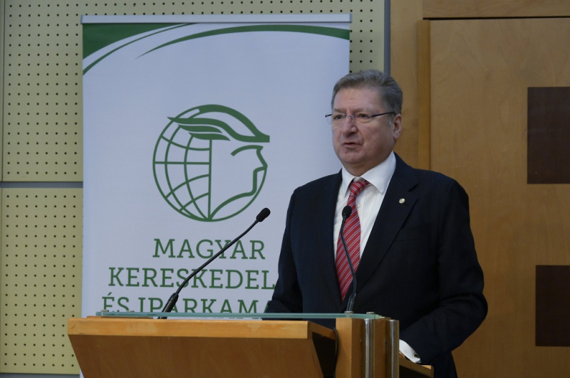 Parragh László: „Nem próbálnám ki, hogy lehet 300 ezerből megélni, ahogy azt a pedagógusok teszik”