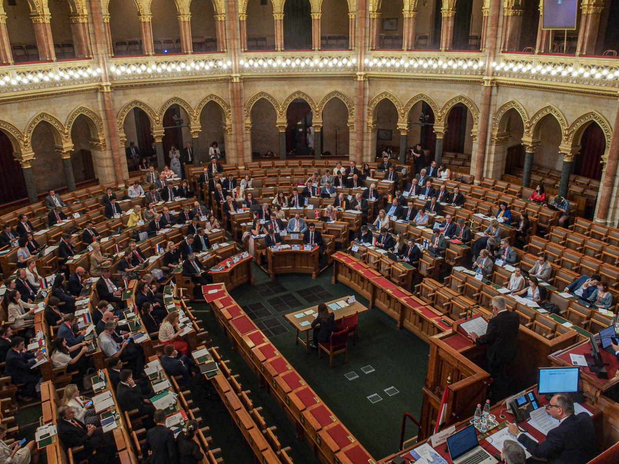 Rendkívüli ülést tart az Országgyűlés a Szőlő utcai javítóintézet ügyében