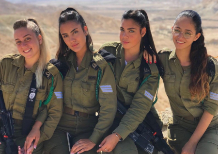  Van, amikor nagy a barátság… Palesztin fogollyal szexeltek izraeli katonanők!