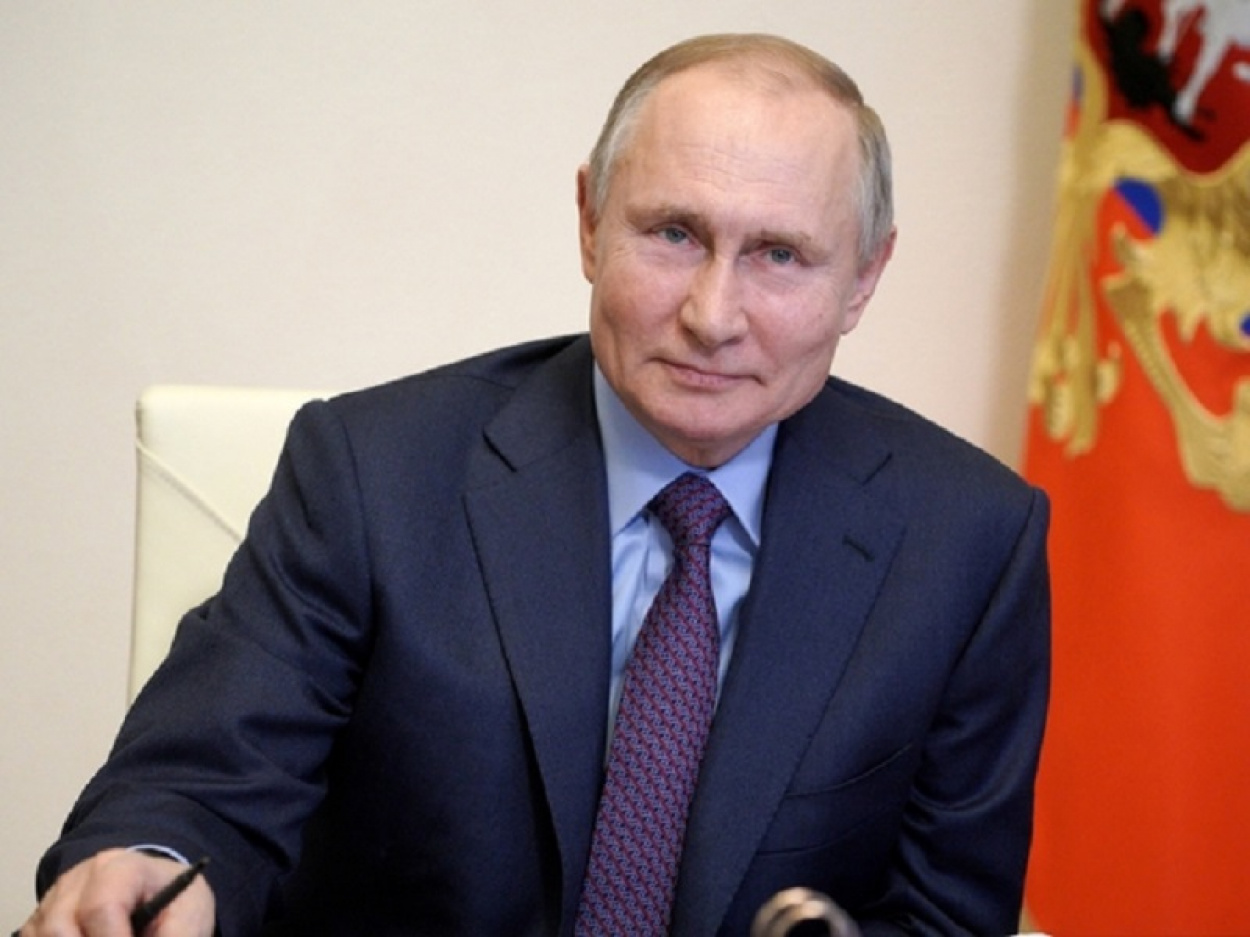Putyin aláírta, hogy újraválasztható