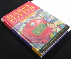 Harry Potter: Rekordszintű áron kelhet el az első könyv eredeti borítója