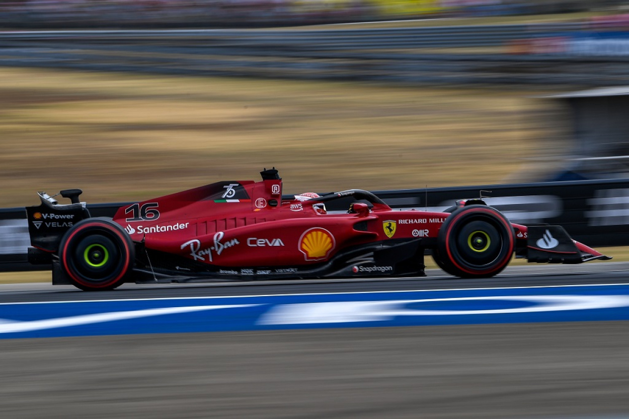 F1 Magyar Nagydíj: a Ferrari vitte el a pálmát a pénteki kánikulában