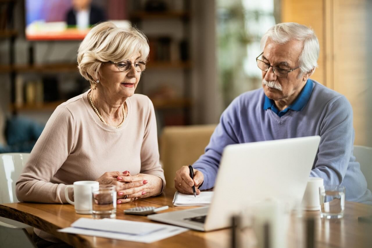 Nyugdíjas, de szüksége van hitelre? Mutatjuk a feltételeket