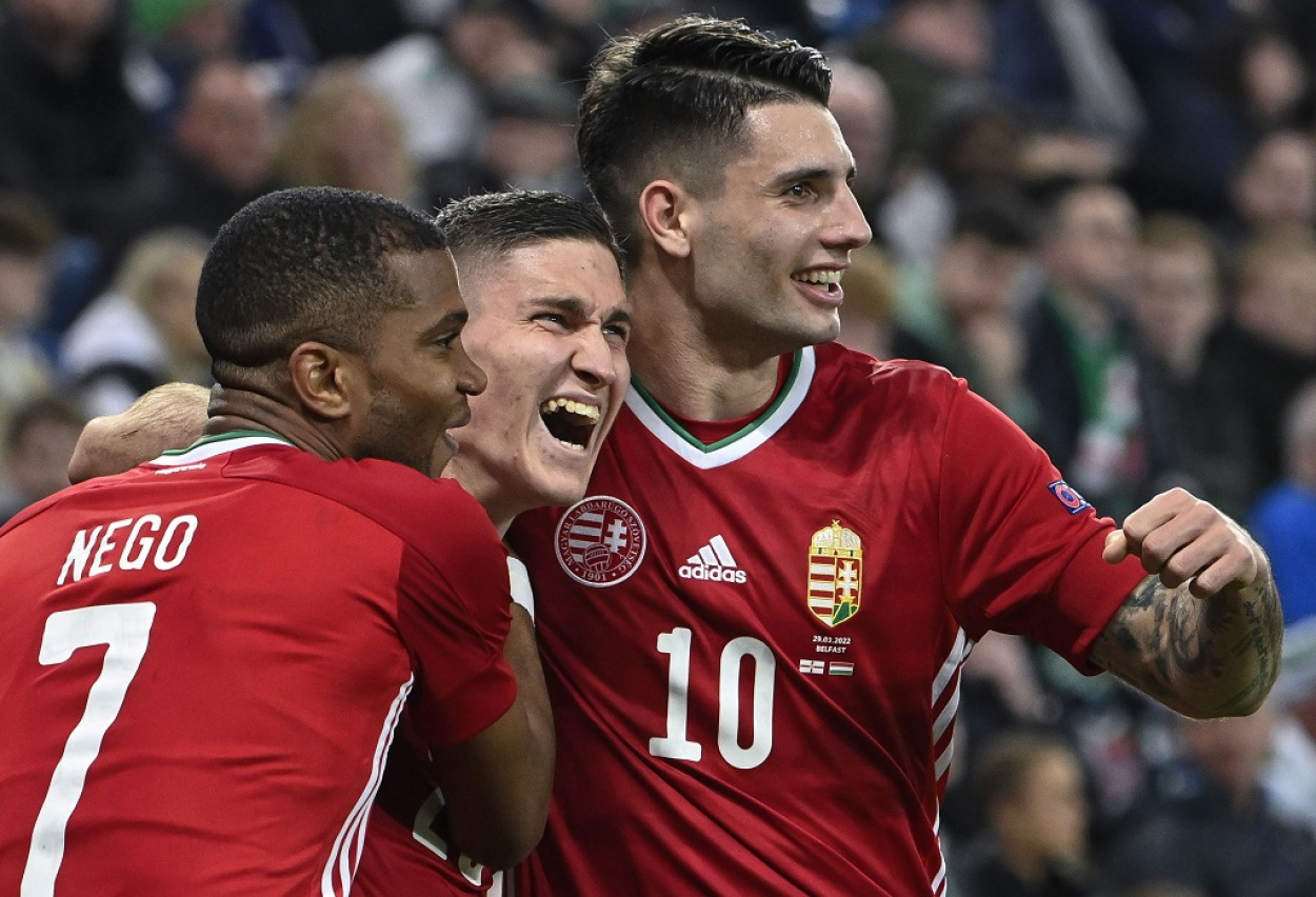 Dibusz-parádé és magyar győzelem Belfastban