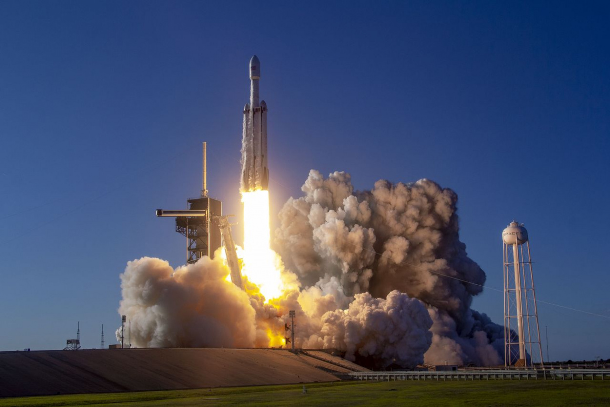 A SpaceX-et választotta a NASA