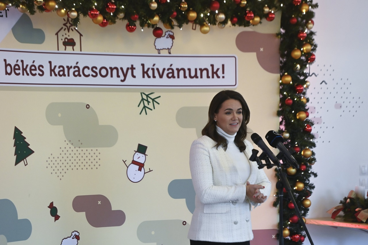 Matolcsy után Novák Katalin is ellentmond a kormánynak – A köztársasági elnök szerint az uniós pénzektől függetlenül kell rendezni a pedagógusbéreket