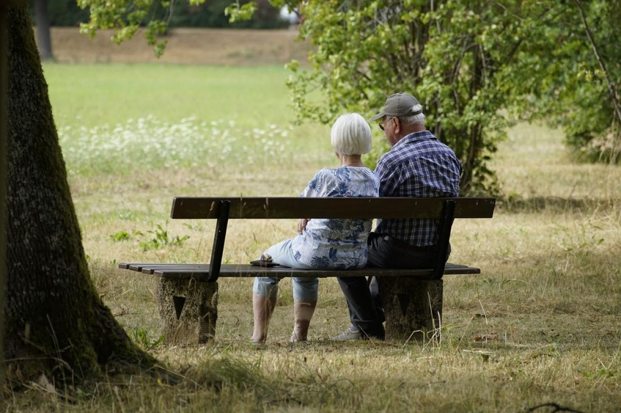 Örömhír a nyugdíjasoknak – Nyáron újabb 5 százalékos emelés jöhet