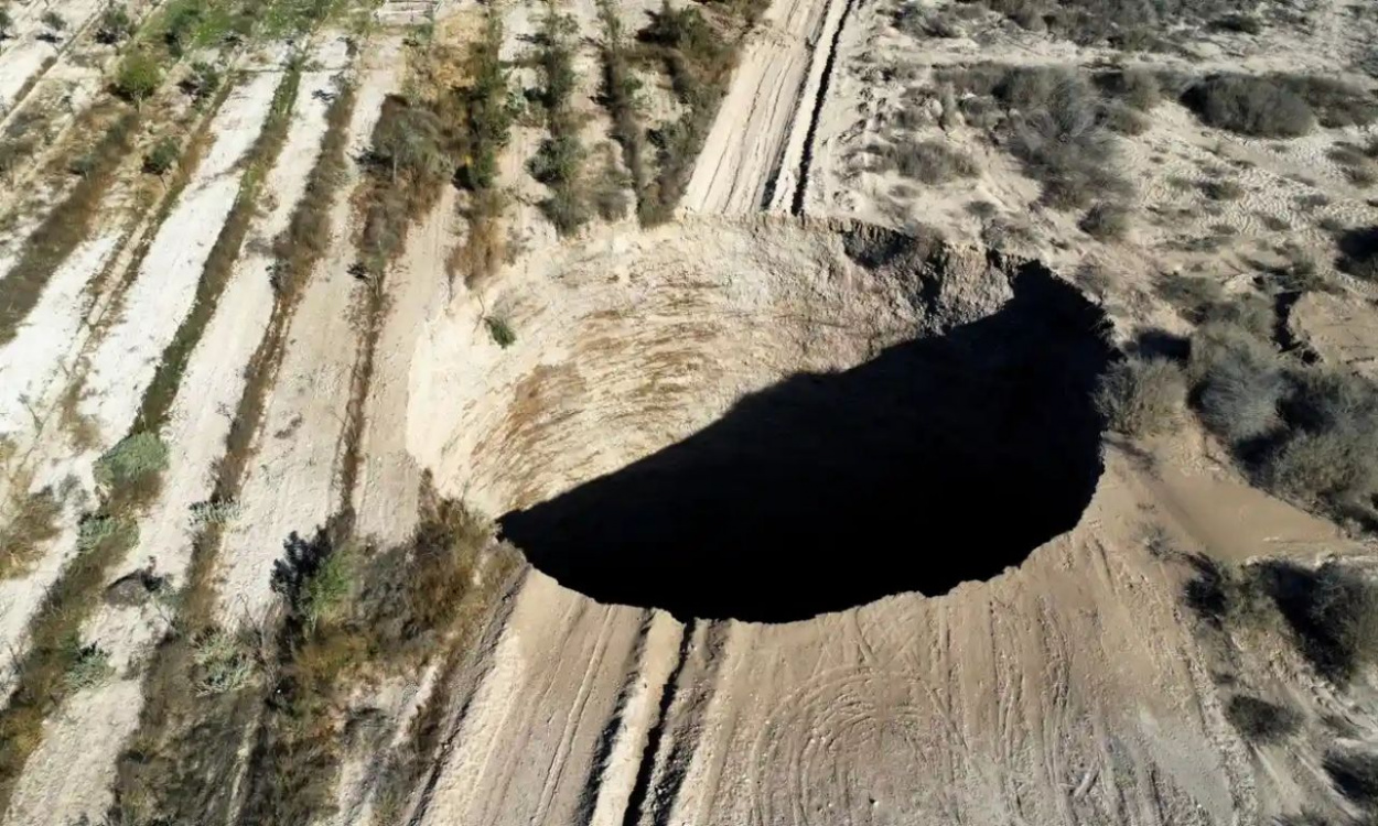 200 méter mély lyuk jelent meg Tierra Amarilla város közelében