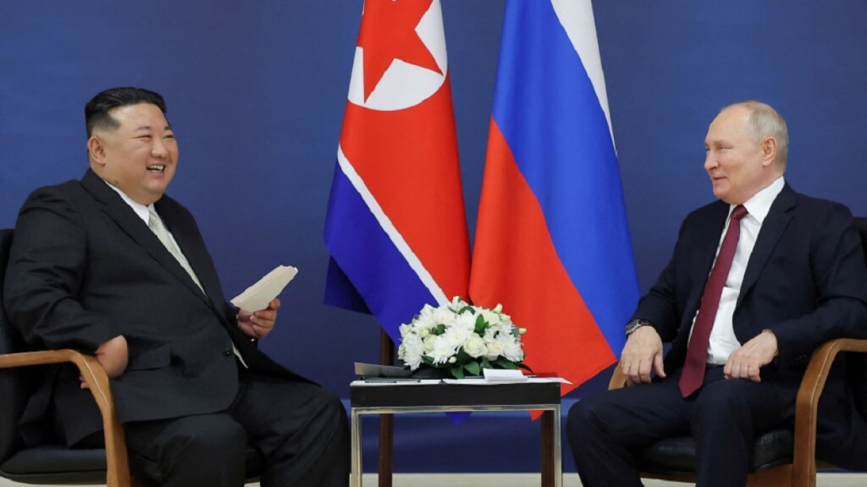 Hitted volna? Fegyverekkel ajándékozta meg egymást Putyin és Kim Dzsongun