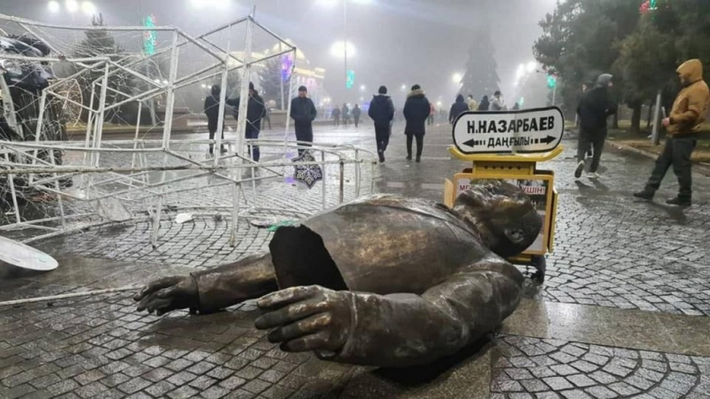 Rendcsinálás kazah-módra: figyelmeztetés nélkül lőnek a lázadókra