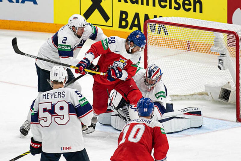 Jégkorong - Halálos baleset után kötelező lesz a nyakvédő az IIHF mérkőzéseken