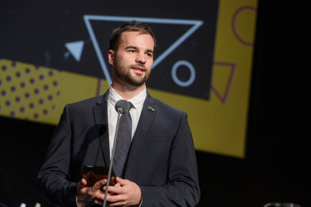  Történelmi pillanat: átadták a világűrt megjárt magyar zászlókat