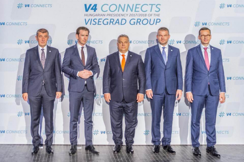 Zacher Gábor: „Egy snájdig, külföldi miniszterelnök mellett ott van a nagyon kövér magyar miniszterelnökünk…”