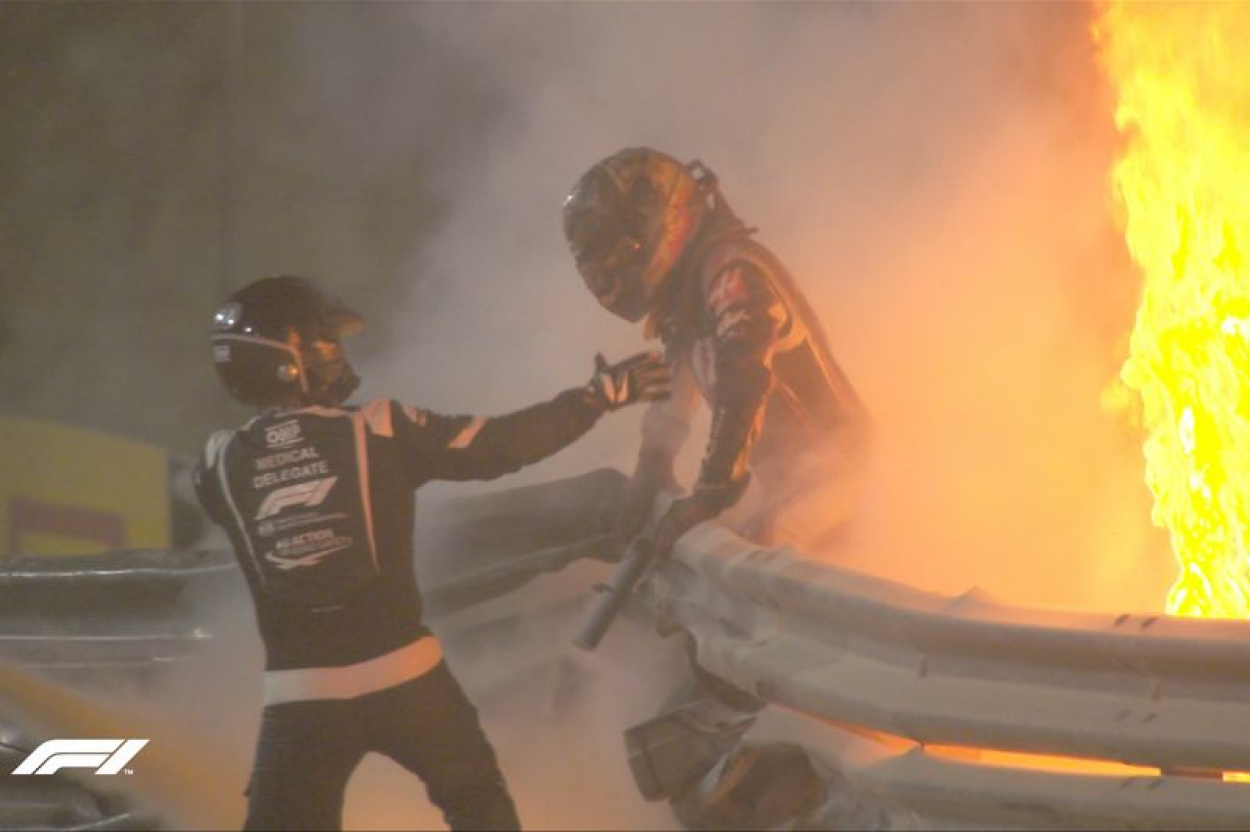 Formula 1 Bahreini Nagydíj: túlélte horrorbalesetét Romain Grosjean