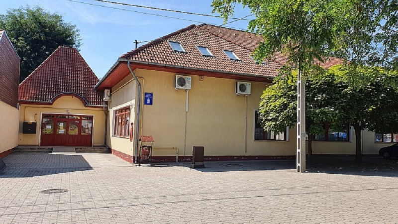 Keseregnek a gyömrői szülők: mégsem újítják fel a kisiskolát