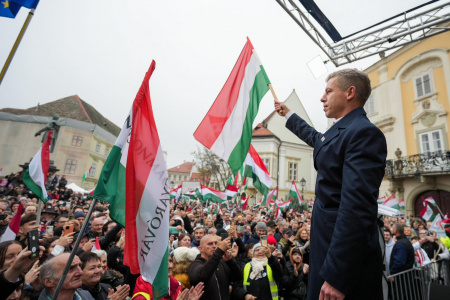  Új bejegyzésében több ügyben is bírálta a kormányt Magyar Péter