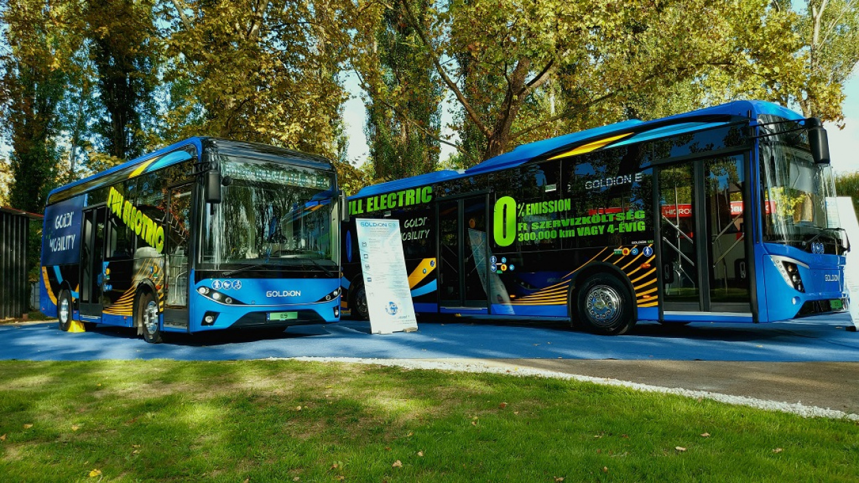 Megjöttek a jövő magyar buszai