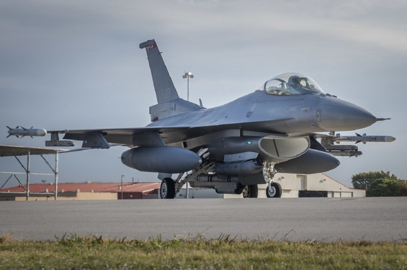 Zelenszkij újabb pofonja: nem kap F16-osokat az amerikaiaktól