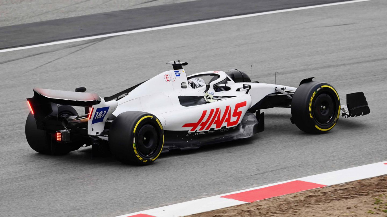 Távozik az orosz pilóta a Haas F1-es csapatától - sajtóhír